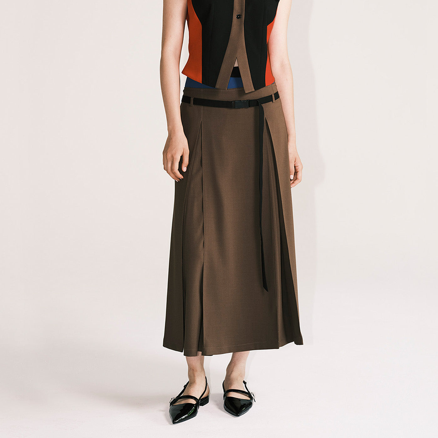 Brown panelled waist pleated skirt with belt