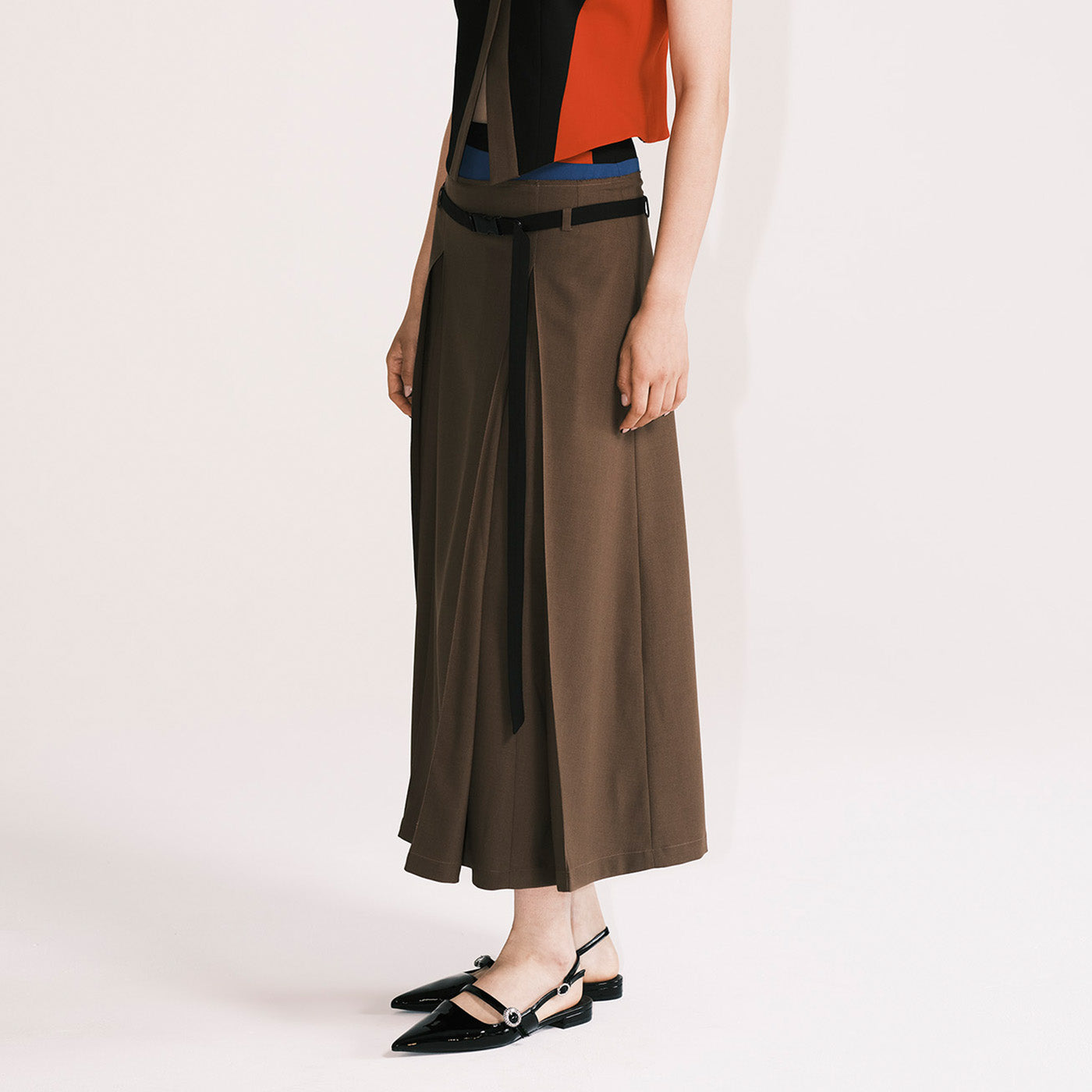 Brown panelled waist pleated skirt with belt